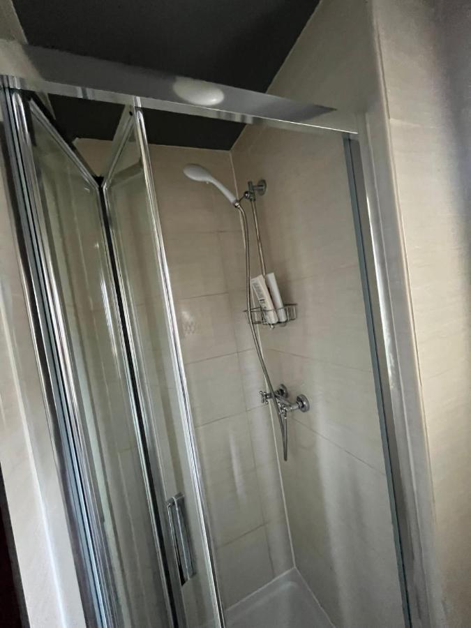 Upstairs Studio - Private Kitchenette And Small En-Suite Dublin Exterior foto